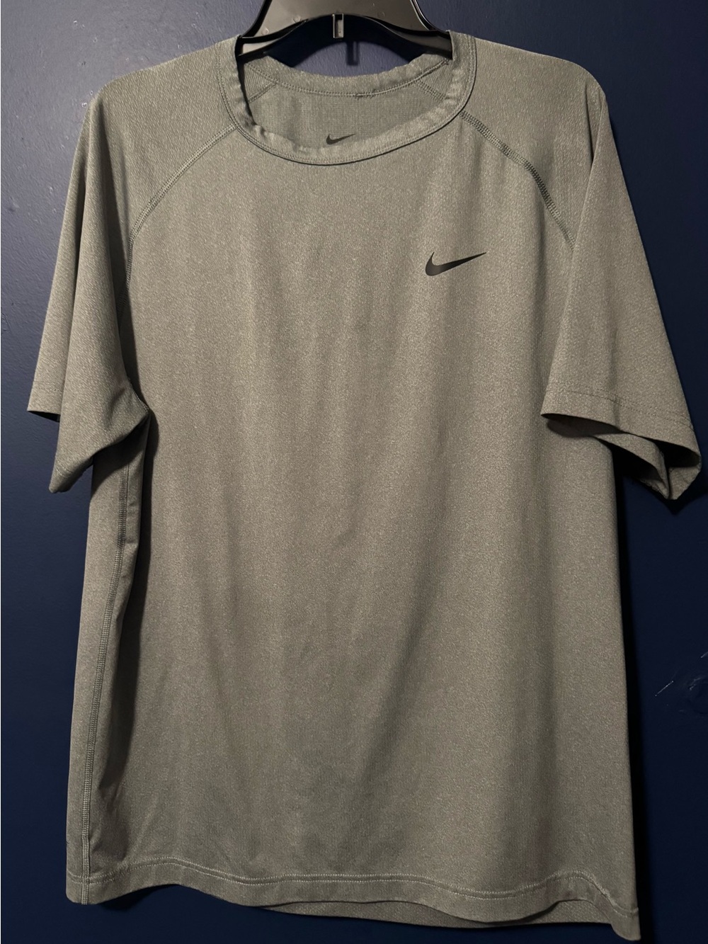 Nike Men's Gray Dri-FIT Performance T-Shirt Medium